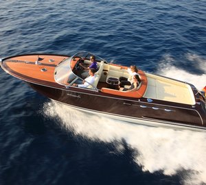 Graf IPANEMA yacht tender – a classic wooden Runabout — Yacht Charter ...