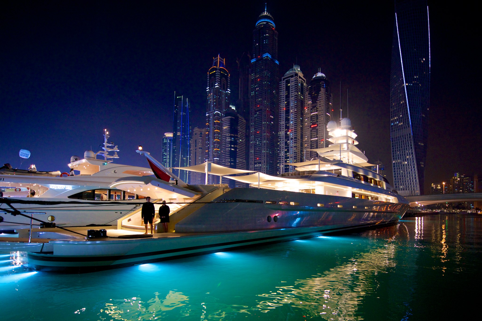 Роскошь. Мегаяхта Дубай. Дубай Марина яхты. Яхта Абрамовича в Дубай Марин. Дубай Марина бухта яхт.