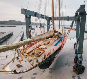 Pendennis uses new 640-tonne hoist to lift sailing yacht MARIETTE