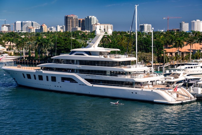 superyacht aquarius price