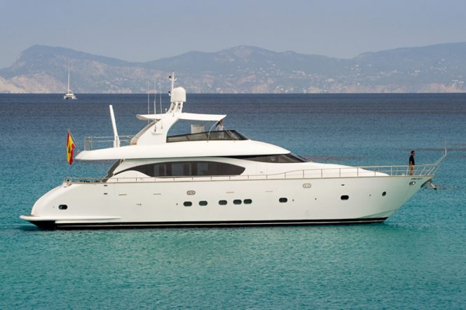 Special offer: Reduced charter rate with luxury yacht Lex in the