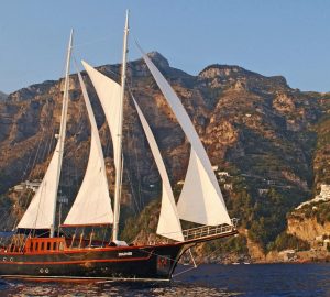 Yacht Charter in Sicily: 29m sailing gulet MYRA offering last minute special