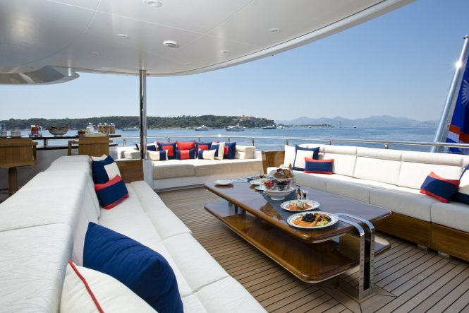 Spacious aft deck with a bar