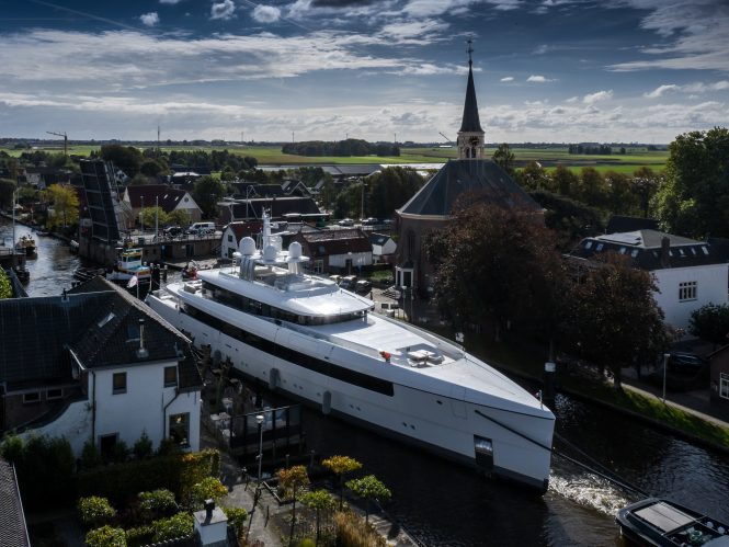 Feadship charter yachts SAMADHI and HARLE return home for winter refit ...