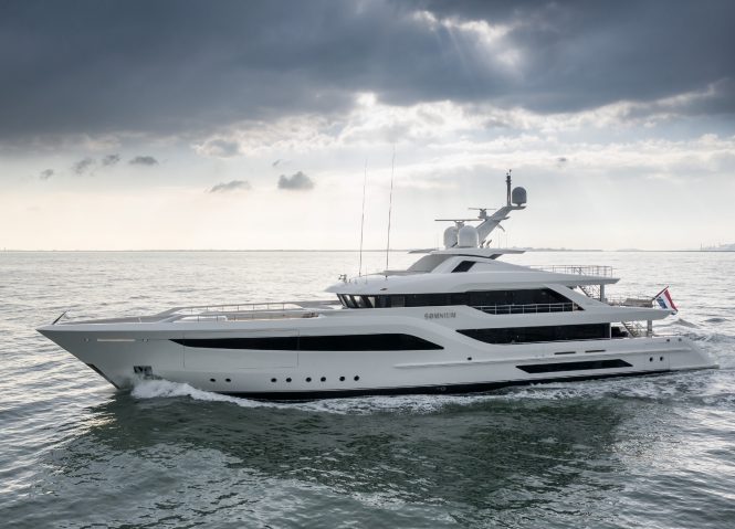Feadship superyacht VIVA takes coveted Motor Yacht of the Year Award at  World Superyacht Awards 2022 — Yacht Charter & Superyacht News