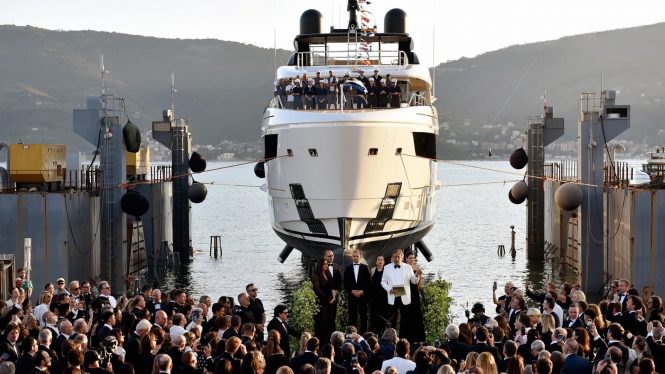 Motor yacht ALMAX launches | image from Sanlorenzo
