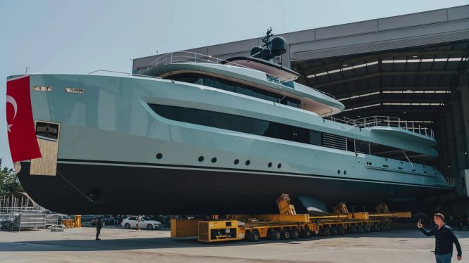 Luxury support yacht SEACLUB launches