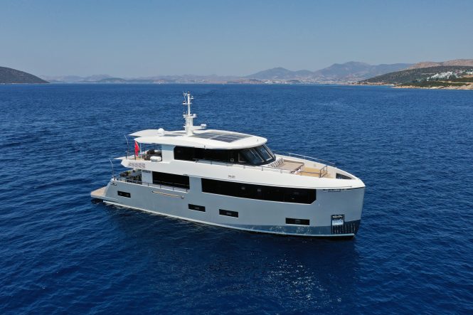 Explorer yacht HEKATE