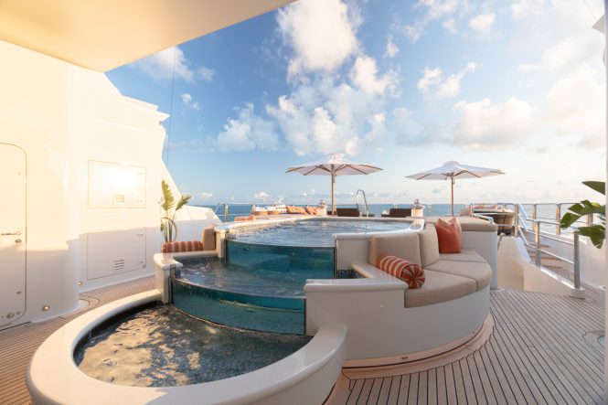 Jacuzzi on board superyacht LUCKY LADY @ Quin BISSET