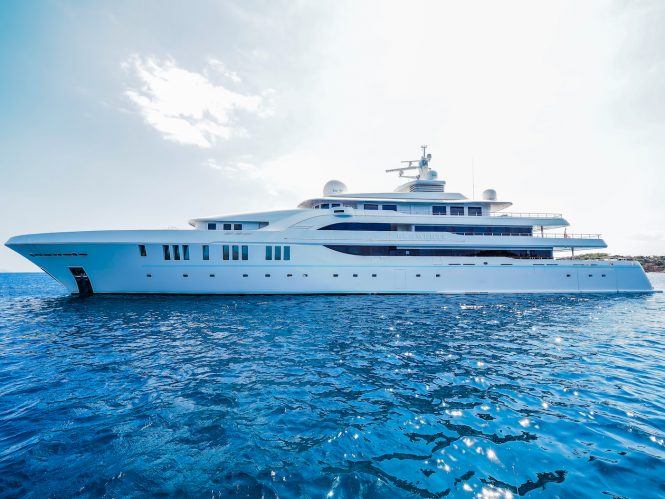 Luxury charter yacht ELEMENTS