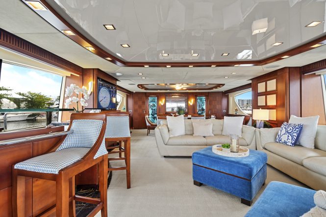 ELEGANT AND SPACIOUS INTERIOR