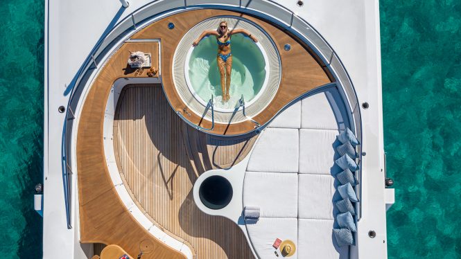 REVERIE sun deck - jacuzzi, bar and sun pads