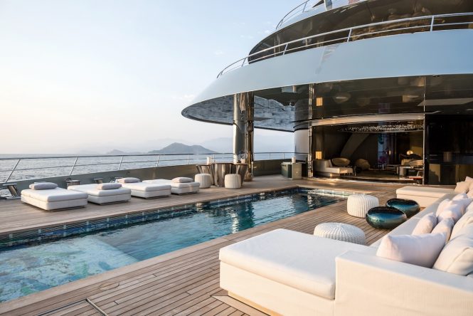 Superyacht SAVANNAH pool