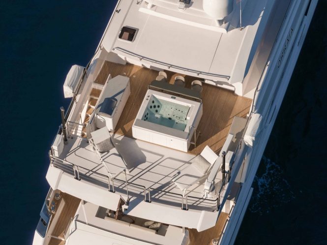 Aft decks with jacuzzi