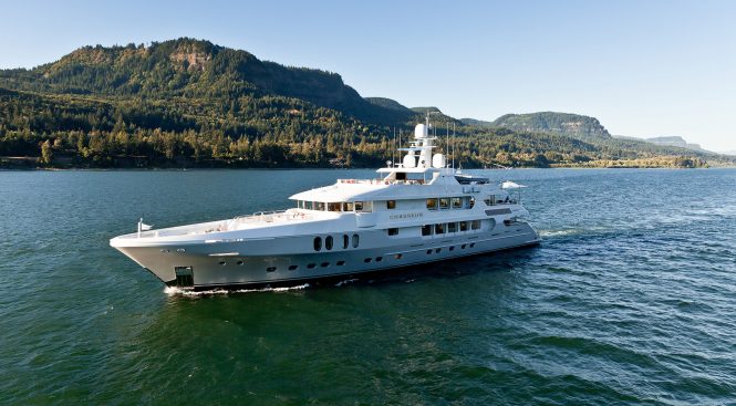 Superyacht CHASSEUR