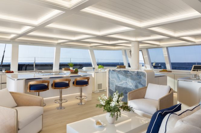 Superyacht MISCHIEVOUS - main salon