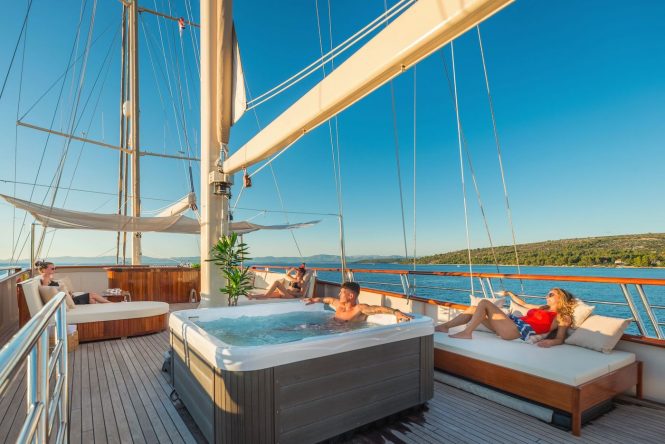 Sun deck jacuzzi - lifestyle