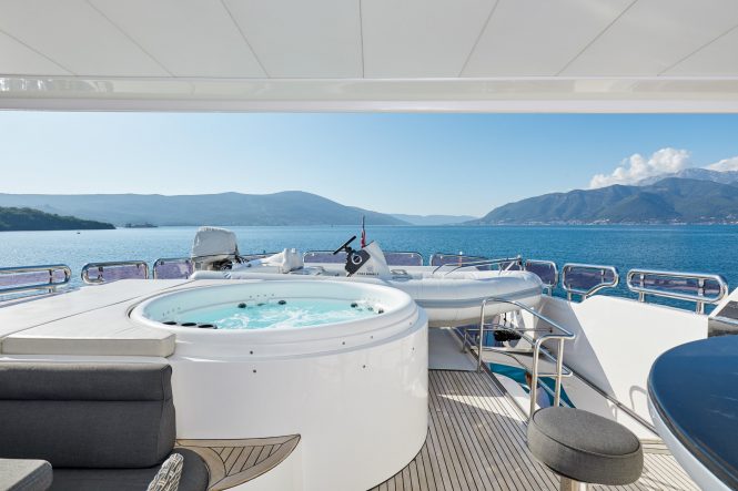 M/Y ANNABEL II: Amenities include jacuzzi and rib tender