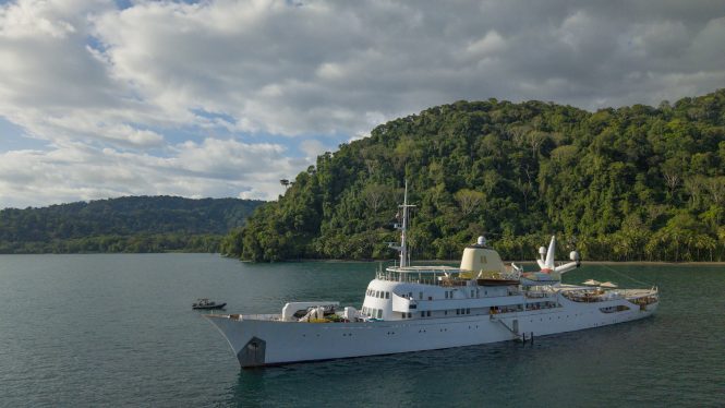 Luxury yacht CHRISTINA O in Costa Rica