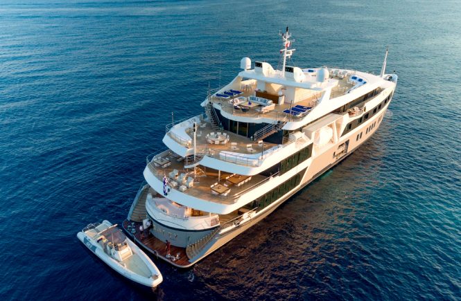 Mega yacht SERENITY