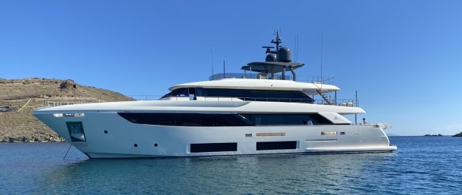 Superyacht MAC ONE