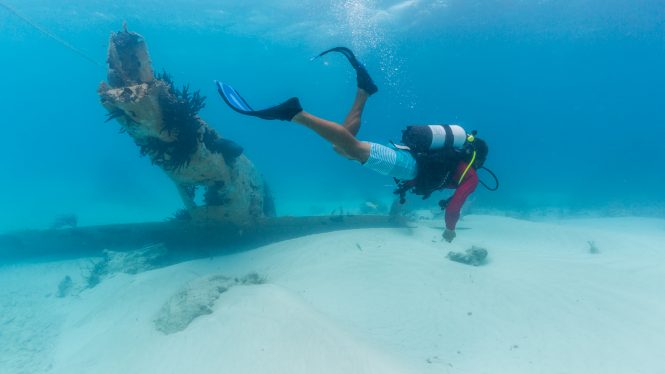 LADY J - diving in the Bahamas -credit Quin BISSET