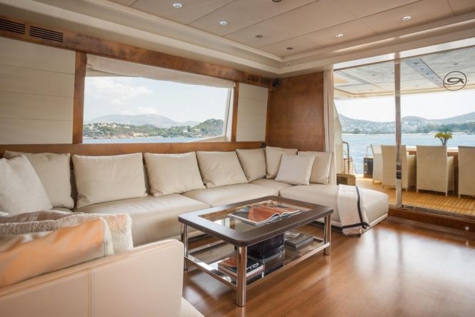 Main salon - motor yacht ANLIA