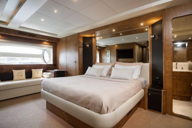 Master suite - motor yacht ANLIA